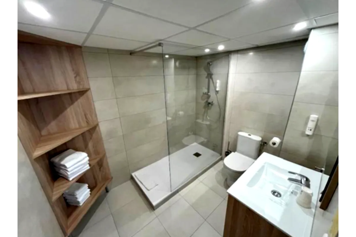 SALLE DE BAIN 5 PERS